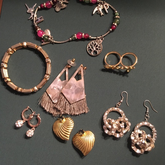 Jewelry Bundle: 8 pieces: 3 Earrings, 1 anklet, 1 ring, 1 bracelet, 1 bangle ✂️ - Picture 2 of 16